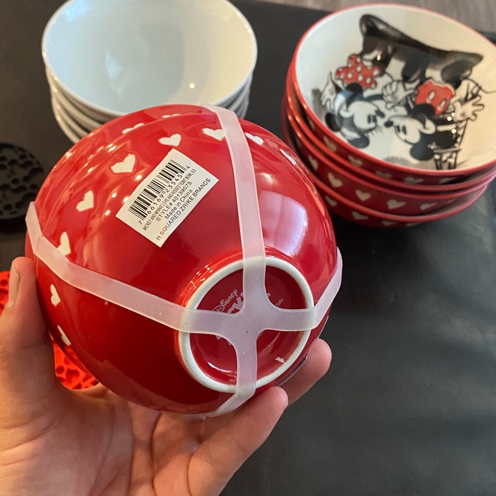 Mickey Mouse and Minnie Mouse kitchen items - Picture 5 of 16